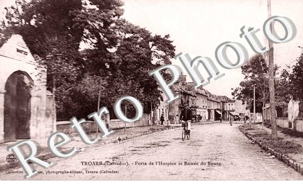 porte de lehospice et entree du bourg