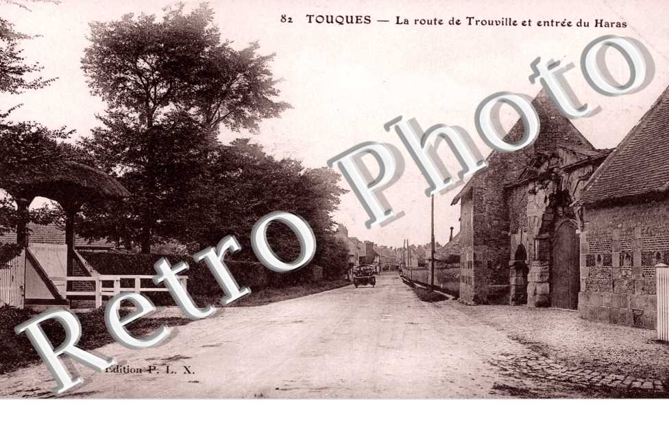 la route de trouville et entree du haras
