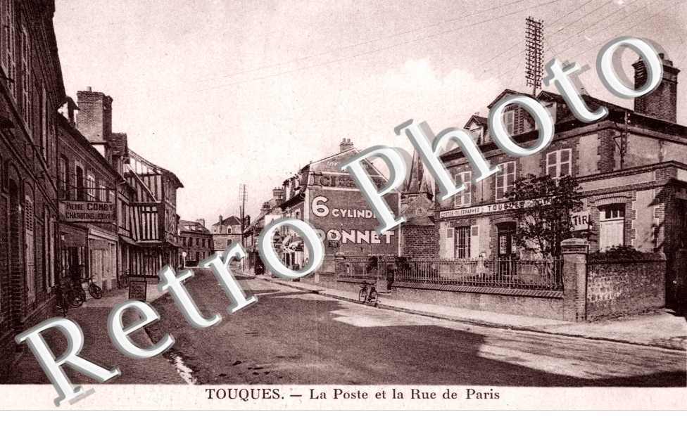la poste et la rue de Paris