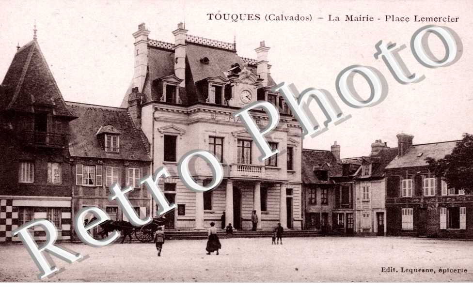 Place Lemercier et la mairie
