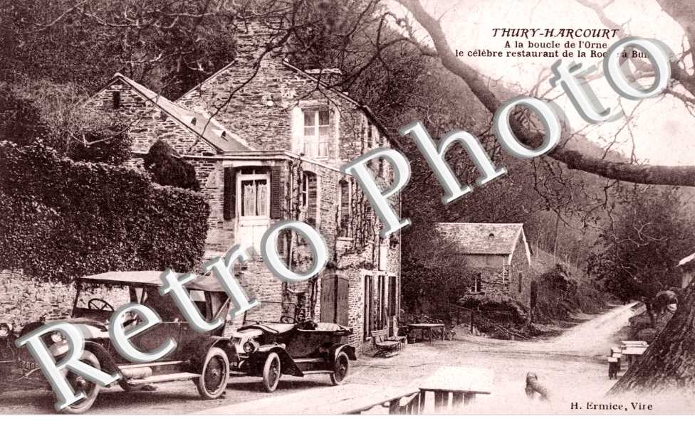 A la boucle de l'Orne - le celebre restaurant de la Roche-Bunel - voitures
