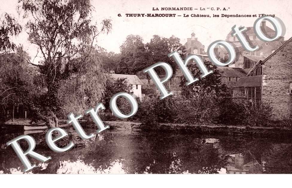 le Chateau, les dependances et l'Etang