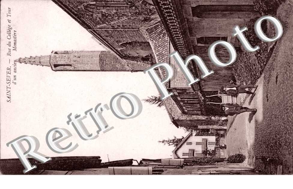 Rue du college et tour d'un ancien monastere