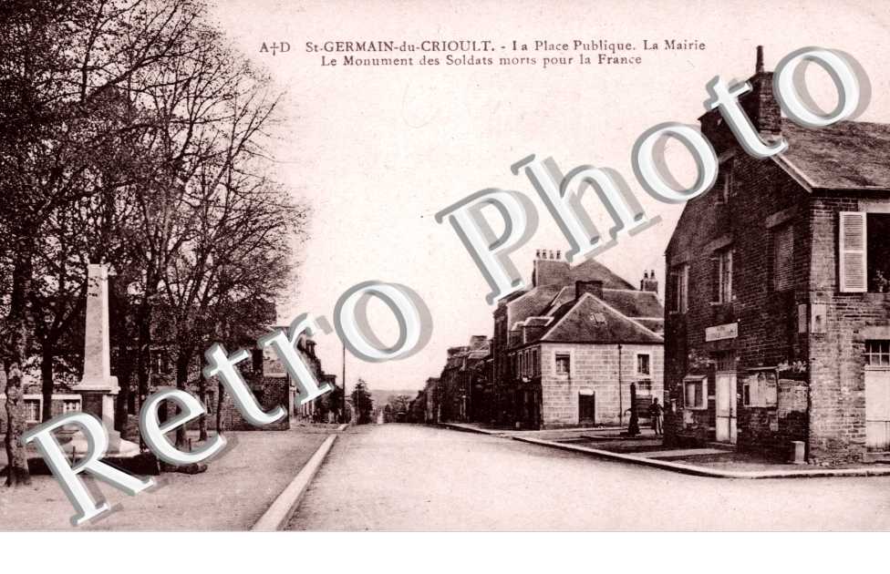 La place publique - la mairie - le monumpent des soldats
