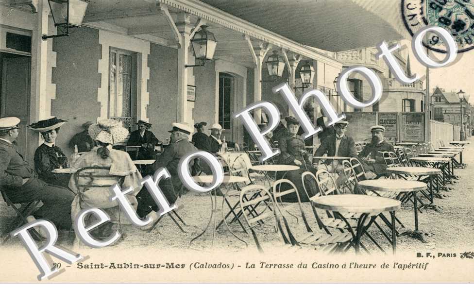 la Terrasse du Casino a l'heure de l'aperitif