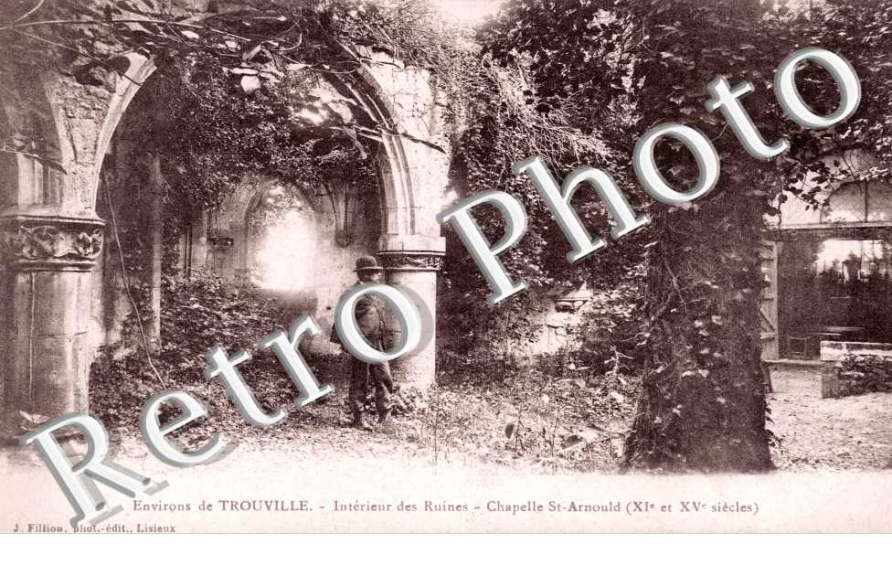 Interieur des ruines - chapelle