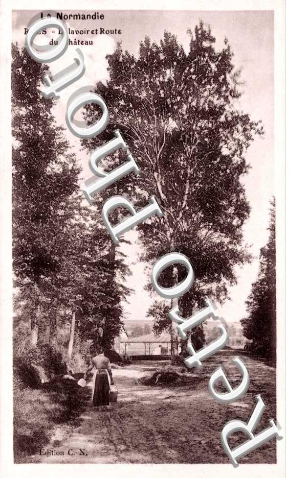Le lavoir et route du chateau