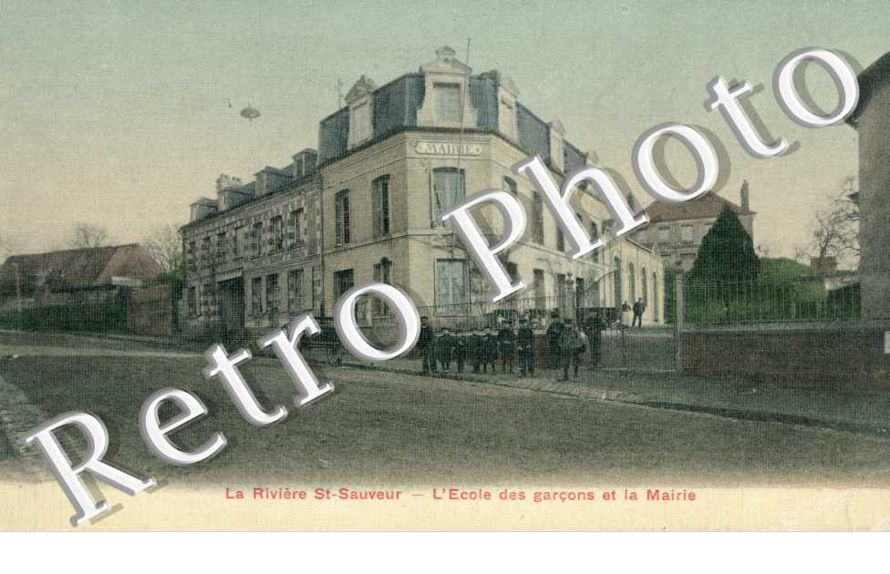 L'ecole des garcons et la mairie