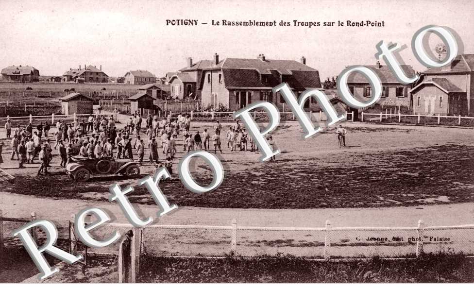 Rassemblement des troupes sur le Rond Point