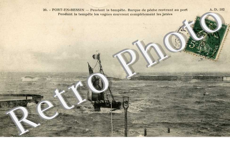 Barque de Peche rentrant au Port pendant la Tempete