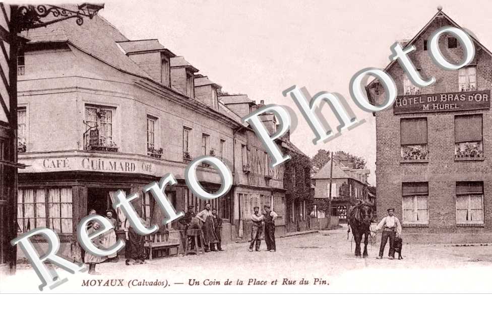un coin de la place - rue du Pin