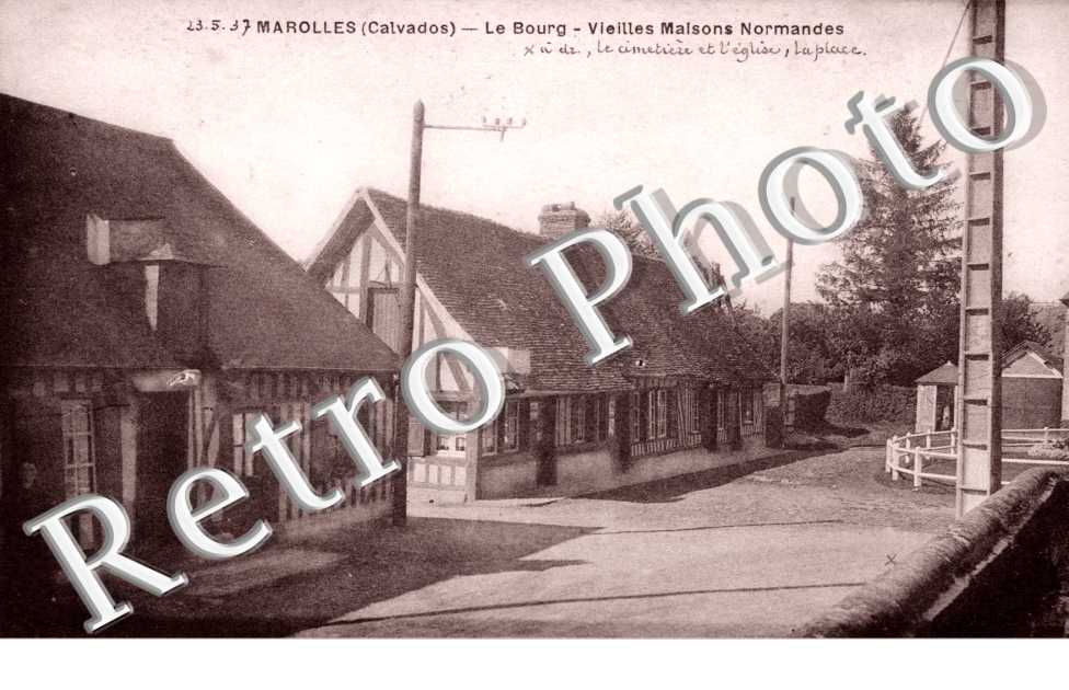 Le bourg - vieilles maisons Normandes