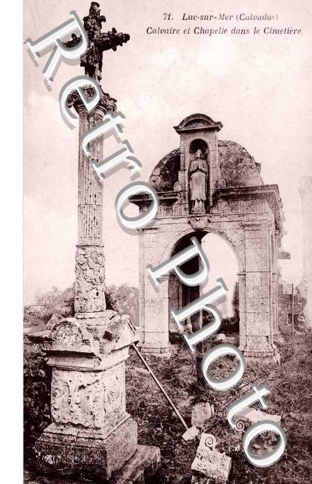CAlvaire et Chapelle dans le cimetiere
