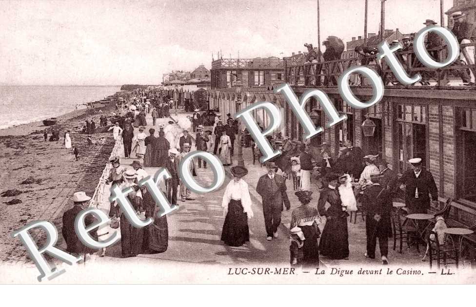 Luc-sur-Mer, la Digue devant le Casino
