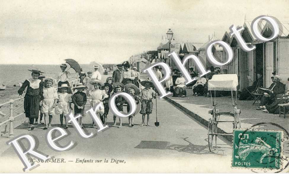 enfants sur la Digue