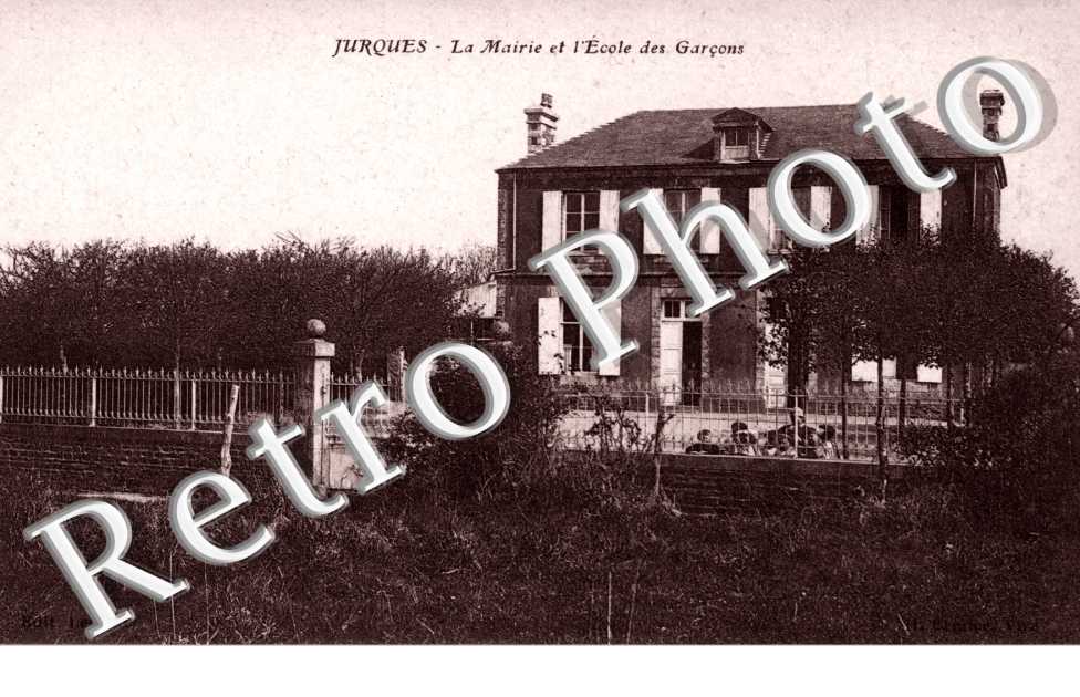 la mairie et l' ecole des garcons