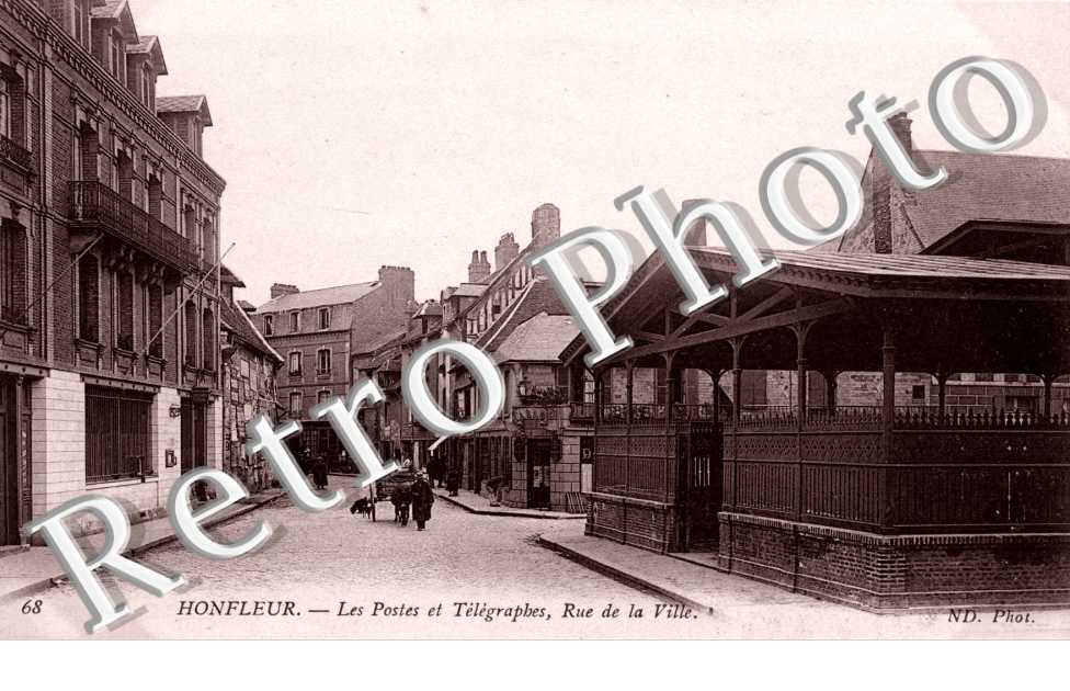 Les Postes et Telegraphes, rue de la ville