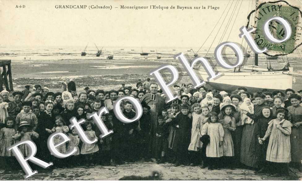 Monseigneur l'Eveque de Bayeux sur la plage