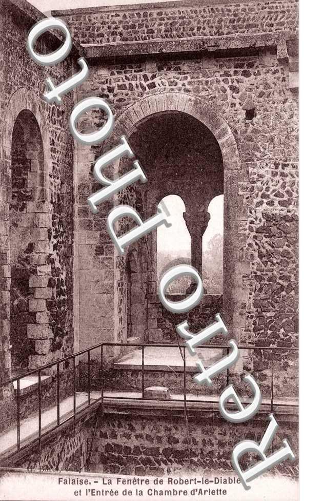 Fenetre de Robert le Diable et entree de la chambre d'Arlette