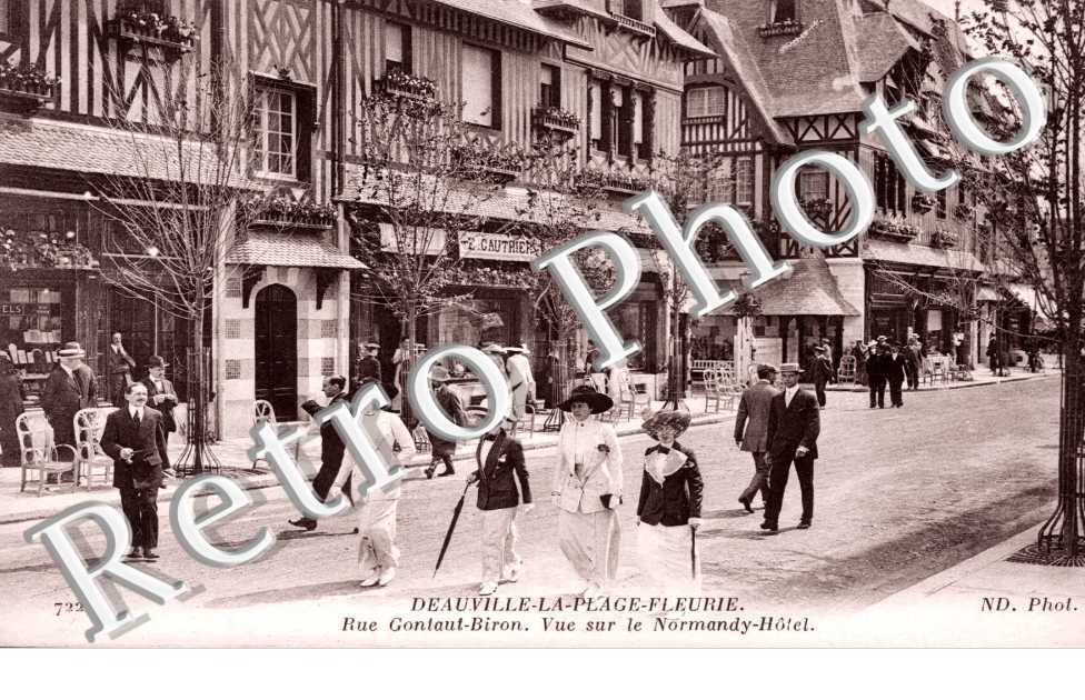Rue Gautont Biron. Vue sur le Normandy-Hôtel