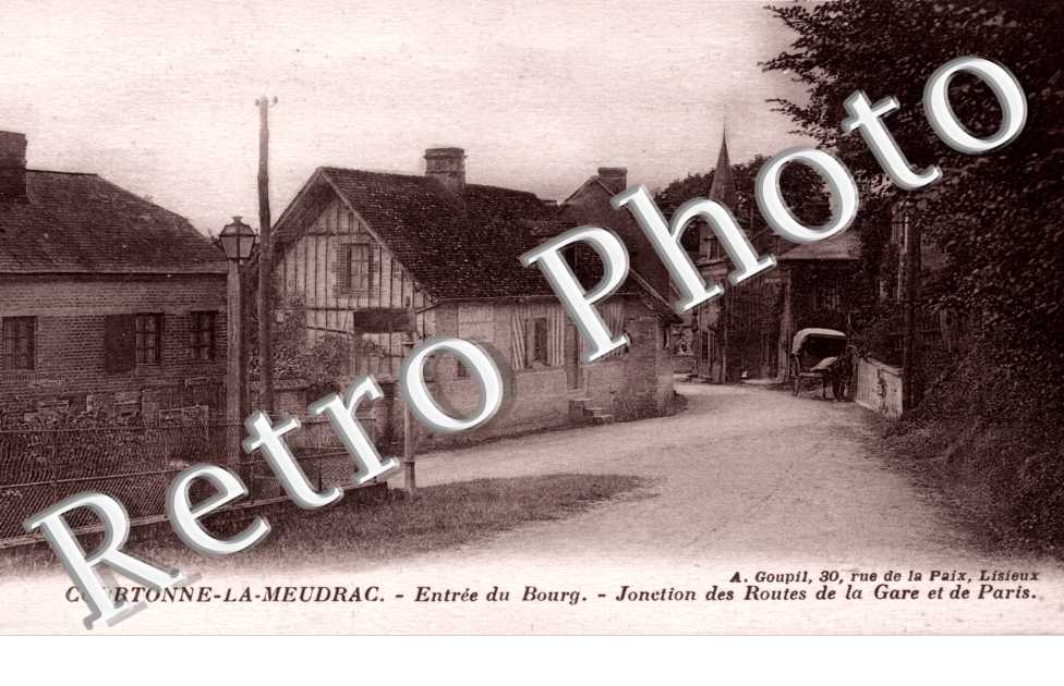 Entree du bourg - jonction des routes de la gare et de Paris