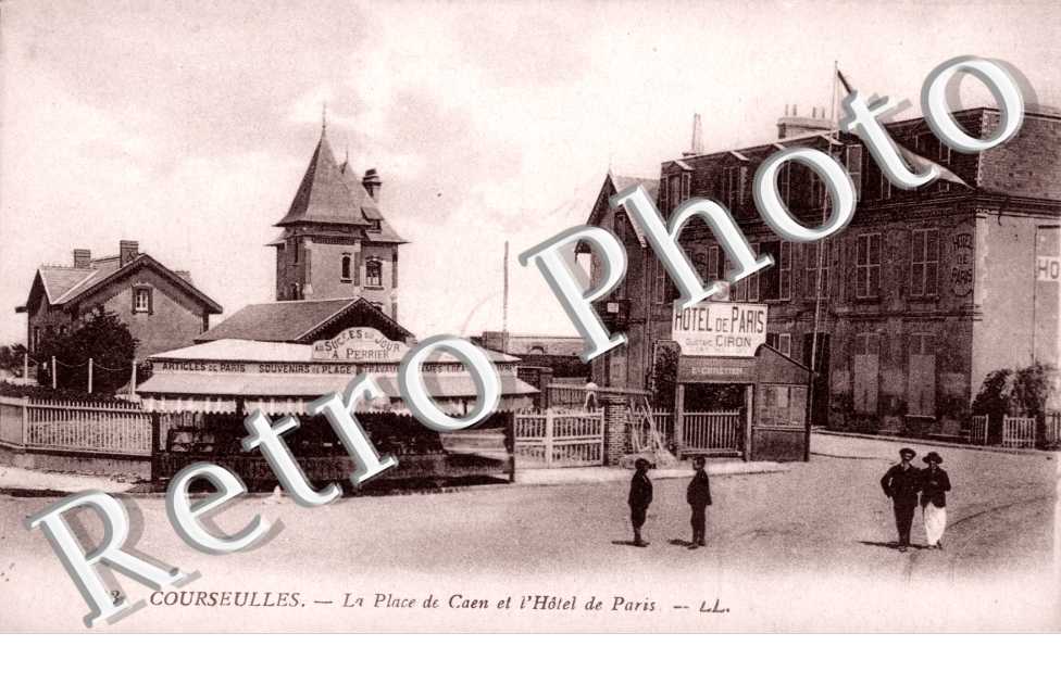 la place de Caen et l'hotel de Paris