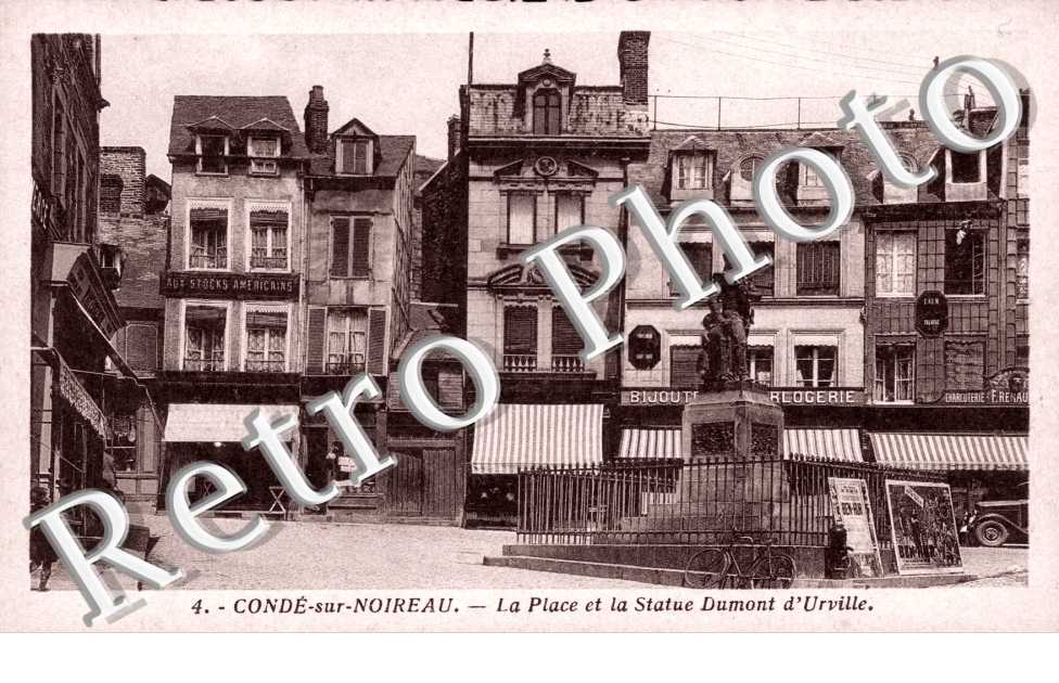 la place et la statue Dumont d'Urville