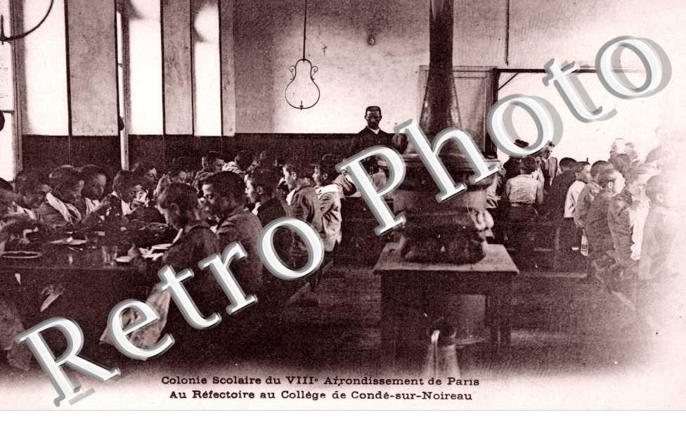 Colonie scolaire au refectoire