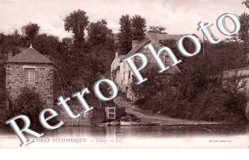 Habitations au  bord d'une rivière