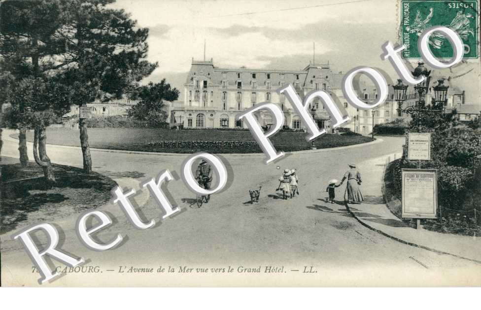 l'avenue de la Mer, vue vers le Grand Hotel