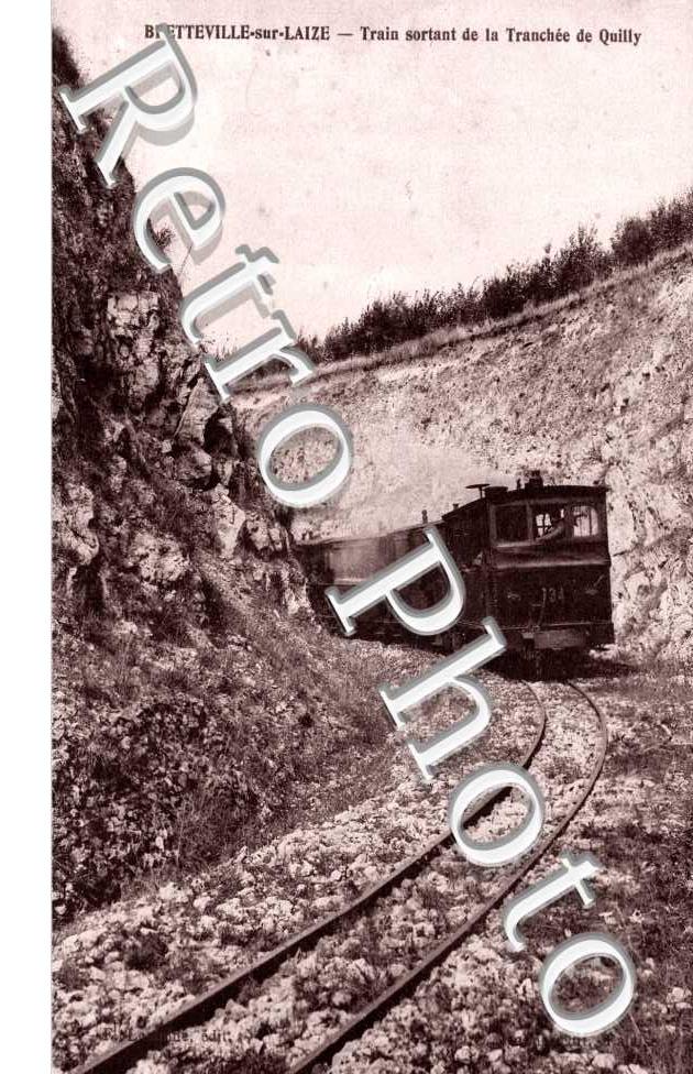 train sortant de la tranchee de Quilly
