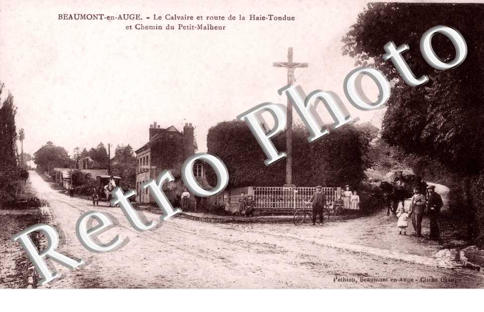 le calvaire et la route de la Haie-Tondue et chemin du Petit-Malheur