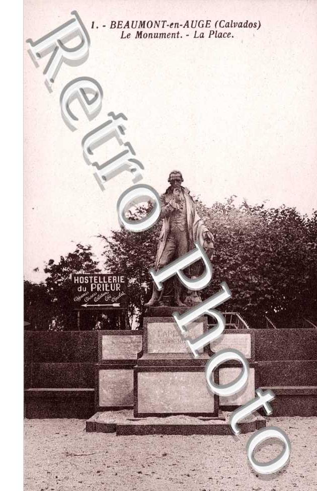 Le Monument - La place
