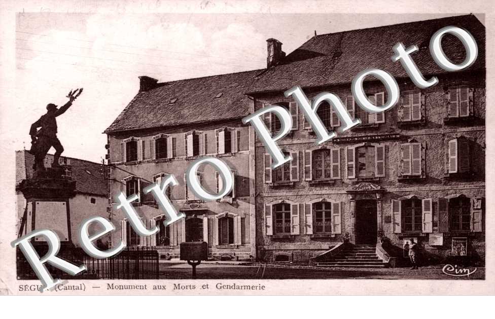 Monument aux morts et gendarmerie