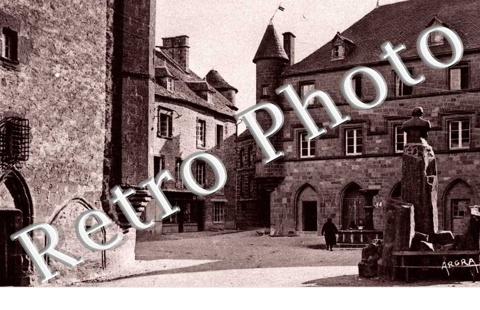 Maison des Flogeac - hotel de ville - buste de Tyssandier d'Escous