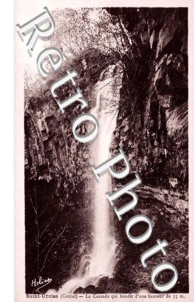 cascade qui bondit d'une hauteur de 35m