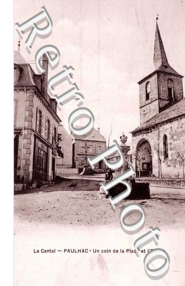 un coin de la place et l'eglise