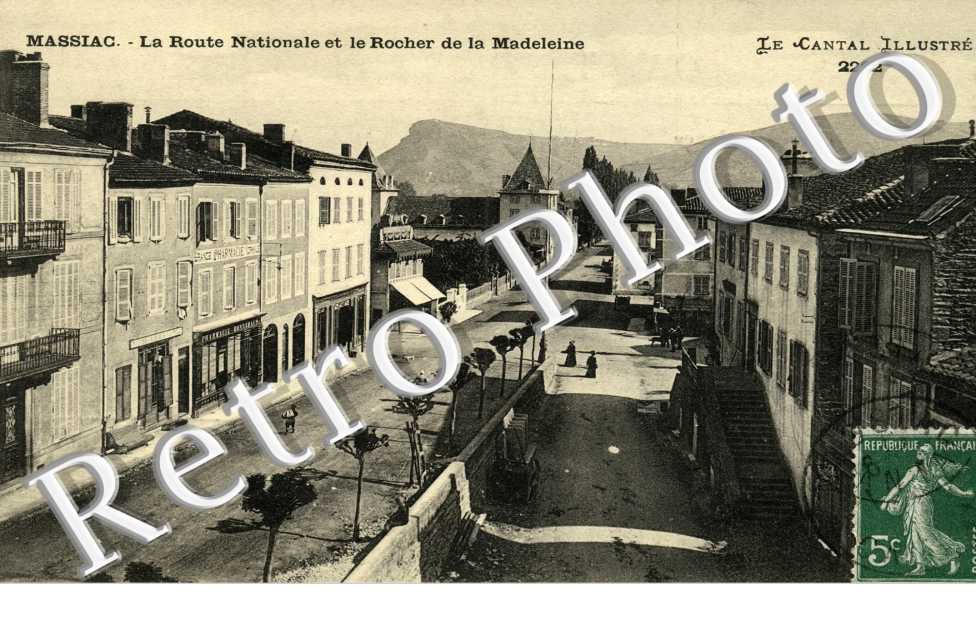 La route nationale et le rocher de la Madeleine