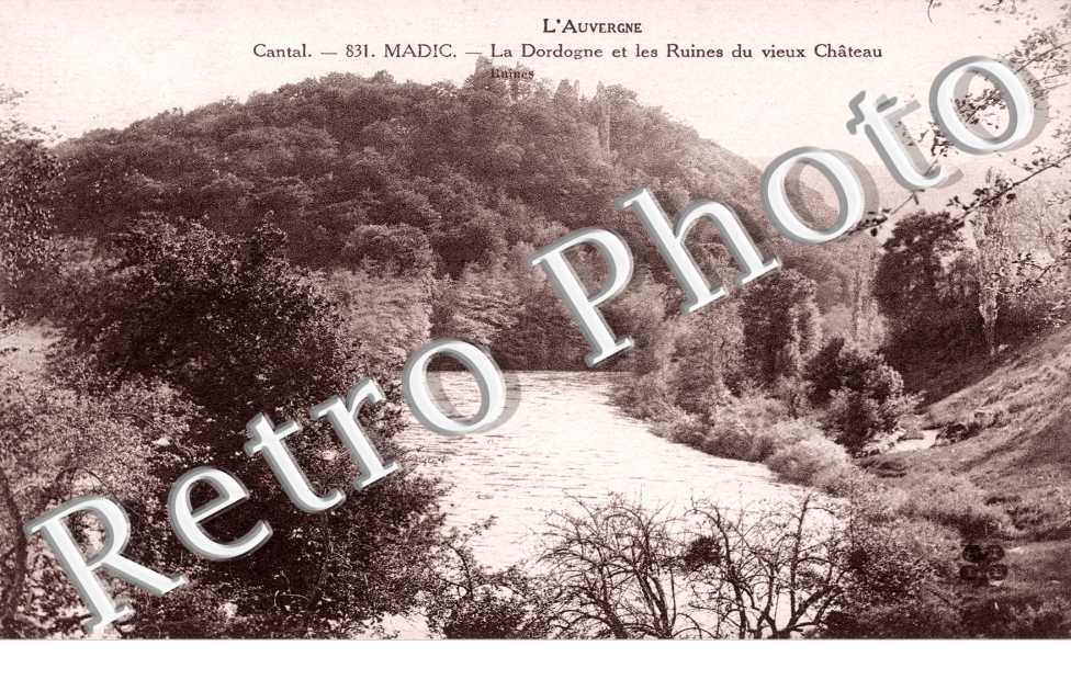 Dordogne et les ruines du vieux chateau