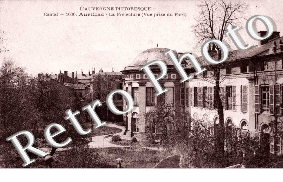 la Prefecture (vue prise du parc)