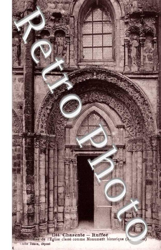 Portail Roman de L'Eglise