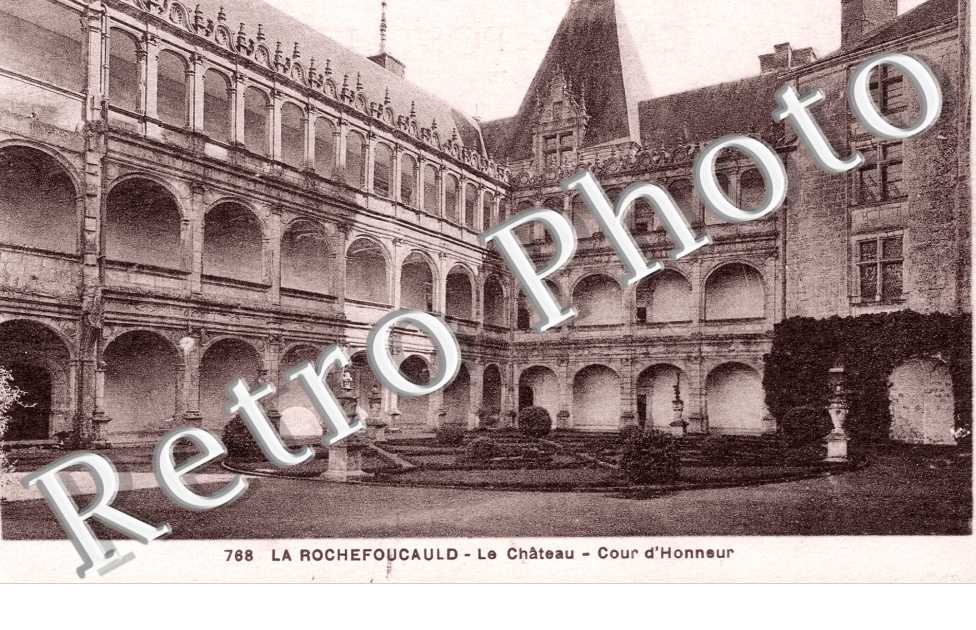le Chateau - Cour d'Honneur