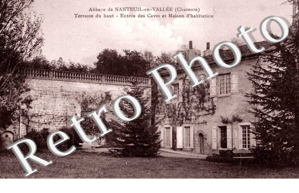 Terrasse du Haut - Entrée des Caves et Maison d'Habitation