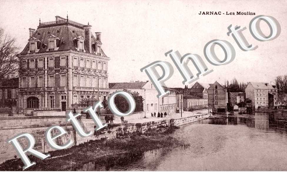 Les Moulins