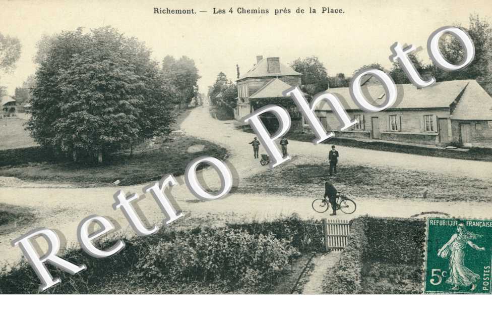 Les 4 chemins pres de la place