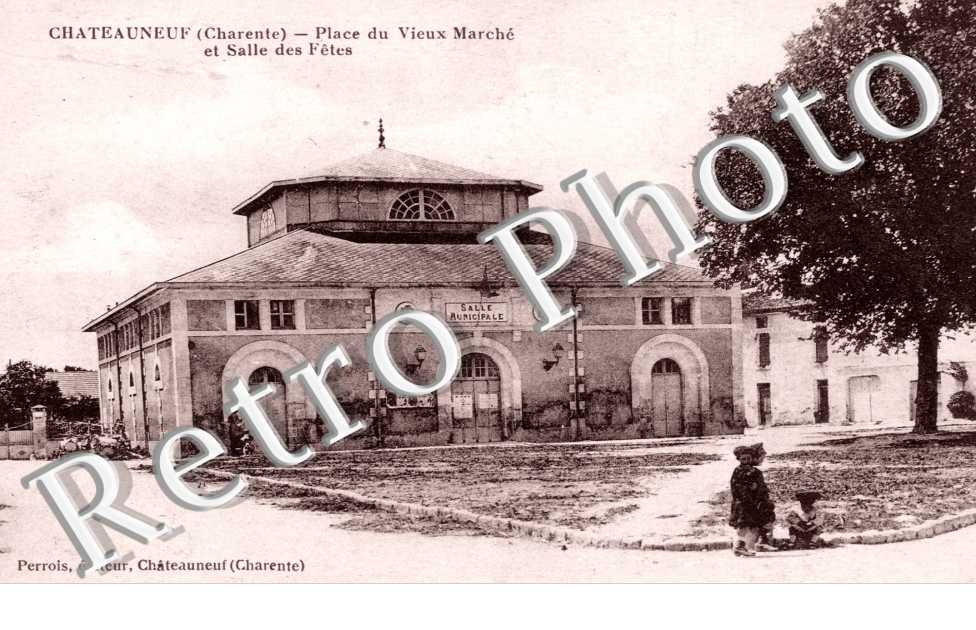 Place du Vieux Marche et Salle des Fetes