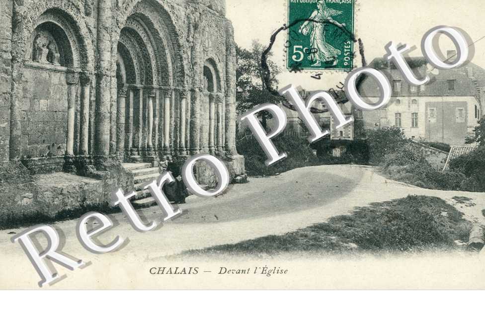 Devant l'Eglise