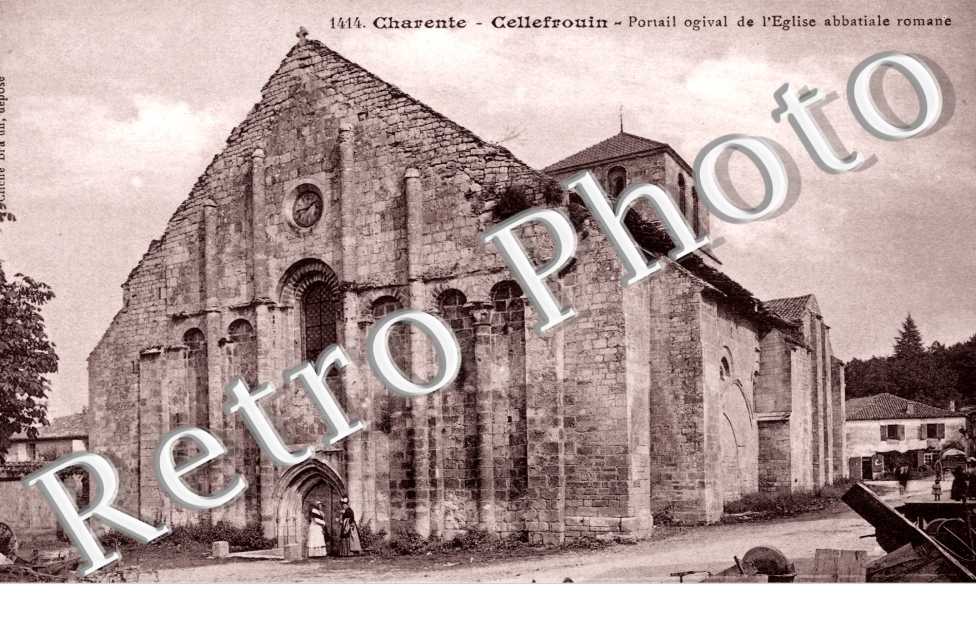 Portail ogival de l'Eglise abbatiale romane