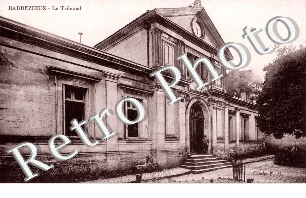 Le Tribunal