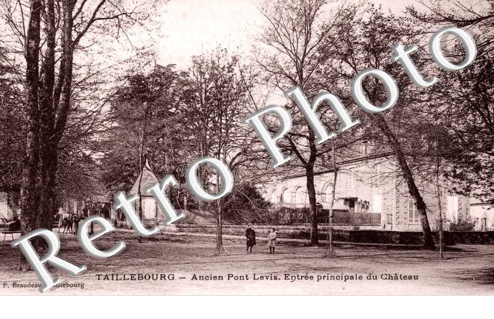 ancien pont levis, entree principale du chateau